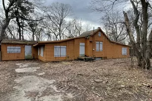 34 Peach St, Central Islip, NY 11722 - Photo 2