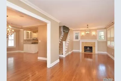 25 Gaynor Avenue, Manhasset, NY 11030 - Photo 2