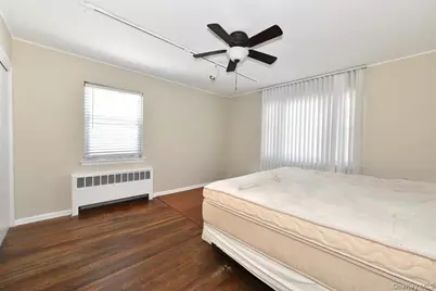 39 Greentree Road, Mineola, NY 11501 - Photo 10