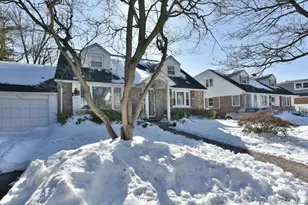 39 Greentree Rd, Mineola, NY 11501 - Photo 24