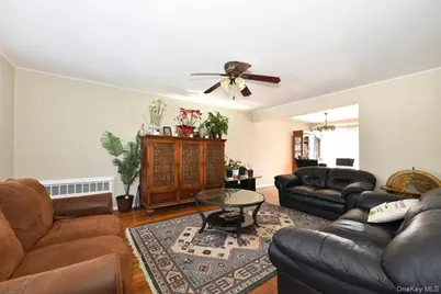 39 Greentree Road, Mineola, NY 11501 - Photo 4