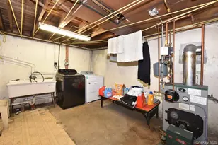 39 Greentree Rd, Mineola, NY 11501 - Photo 20