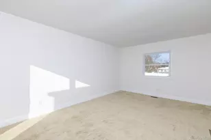 3 Exeter Rd, Patchogue, NY 11772 - Photo 10