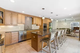 9 Mariners Ct, Centerport, NY 11721 - Photo 8