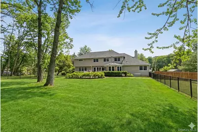 9 Mariners Court, Centerport, NY 11721 - Photo 2