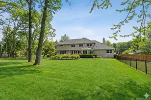 9 Mariners Ct, Centerport, NY 11721 - Photo 2