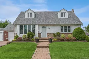 562 Bernice Rd, Franklin Square, NY 11010 - Photo 2