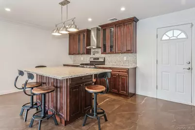 562 Bernice Road, Franklin Square, NY 11010 - Photo 8