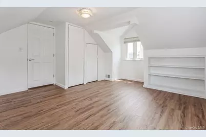 562 Bernice Road, Franklin Square, NY 11010 - Photo 22