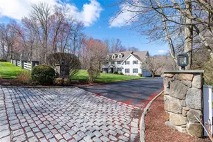 9 Gifford Lake Dr, Armonk, NY 10504 - Photo 2