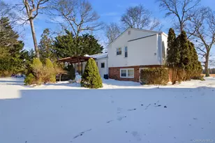 83 Woodlawn Ave, East Moriches, NY 11940 - Photo 36