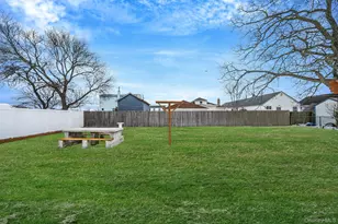 924 S 4th St, Lindenhurst, NY 11757 - Photo 6