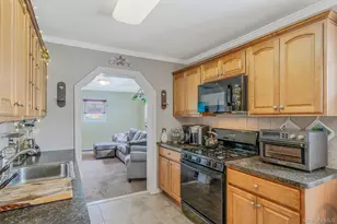 924 S 4th St, Lindenhurst, NY 11757 - Photo 14