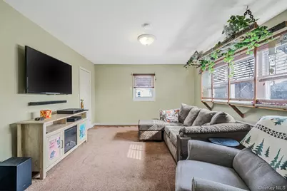 924 S 4th Street, Lindenhurst, NY 11757 - Photo 16