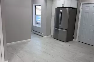 13-56 Eggert Pl, Far Rockaway, NY 11691 - Photo 8