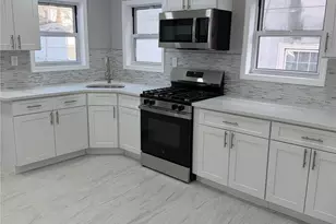 13-56 Eggert Pl, Far Rockaway, NY 11691 - Photo 6