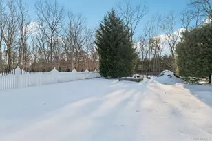 48 Neil Dr, Farmingville, NY 11738 - Photo 38