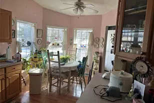 1661 Old Country Rd, Riverhead, NY 11901 - Photo 4