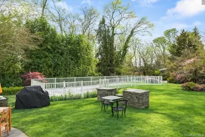 890 Thompson Drive, Bay Shore, NY 11706 - Photo 20