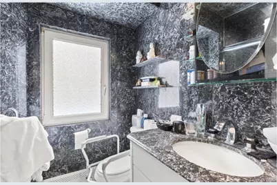 890 Thompson Drive, Bay Shore, NY 11706 - Photo 18