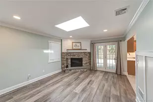 5 Breslau St, Bay Shore, NY 11706 - Photo 10