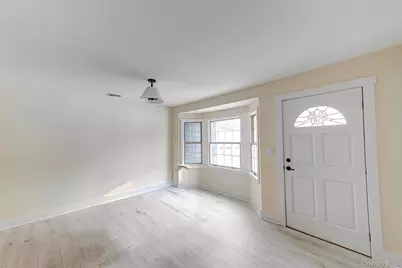 5 Breslau Street, Bay Shore, NY 11706 - Photo 2