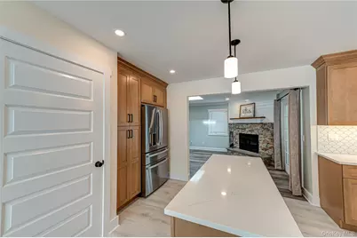 5 Breslau Street, Bay Shore, NY 11706 - Photo 8