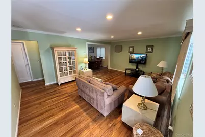 355 Pinelawn Avenue, Copiague, NY 11726 - Photo 6