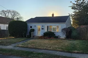 355 Pinelawn Ave, Copiague, NY 11726 - Photo 2