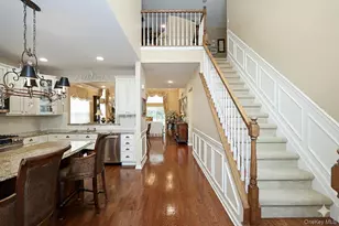 106 Victoria Pl, Melville, NY 11747 - Photo 4