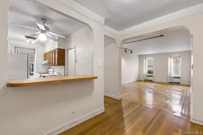 111-39 76th Road #E4, Forest Hills, NY 11375 - Photo 8