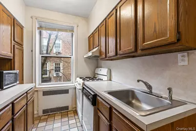 111-39 76th Road #E4, Forest Hills, NY 11375 - Photo 14