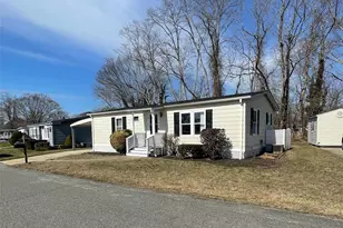 1661 Old Country Rd, Riverhead, NY 11901 - Photo 2