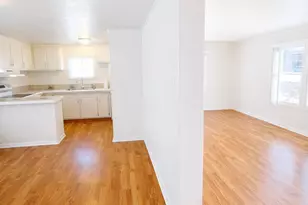 1661 Old Country Rd, Riverhead, NY 11901 - Photo 2