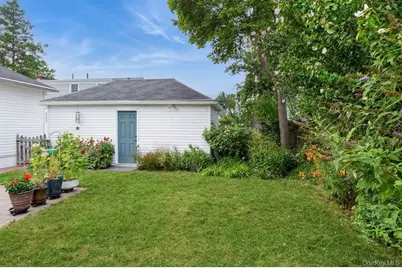 109 Roosevelt Avenue, Sayville, NY 11782 - Photo 24