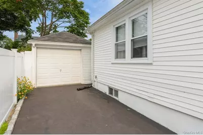 109 Roosevelt Avenue, Sayville, NY 11782 - Photo 26