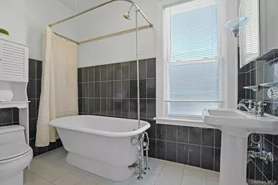 429 Fourth Avenue, Pelham, NY 10803 - Photo 18