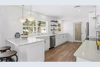 46 Sycamore Circle, Stony Brook, NY 11790 - Photo 8