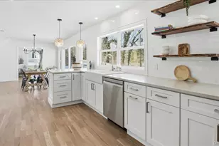 46 Sycamore Cir, Stony Brook, NY 11790 - Photo 12