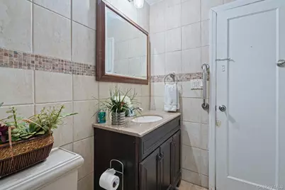 947 Glenwood Road, West Hempstead, NY 11552 - Photo 22