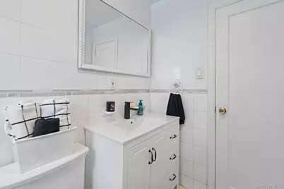 947 Glenwood Road, West Hempstead, NY 11552 - Photo 32