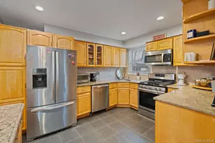 947 Glenwood Rd, West Hempstead, NY 11552 - Photo 16