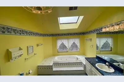 28 Willow Ridge Drive, Smithtown, NY 11787 - Photo 22