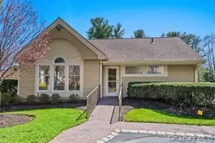 28 Willow Ridge Dr, Smithtown, NY 11787 - Photo 20