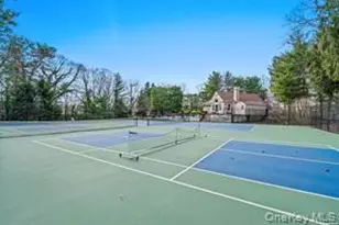 28 Willow Ridge Dr, Smithtown, NY 11787 - Photo 24