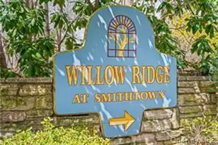 28 Willow Ridge Dr, Smithtown, NY 11787 - Photo 2