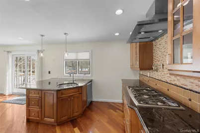 5 Metcale Lane, East Northport, NY 11731 - Photo 8