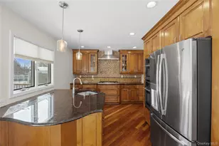 5 Metcale Ln, East Northport, NY 11731 - Photo 8