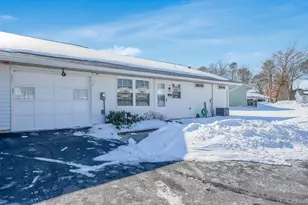 430 Falmouth Ct, Ridge, NY 11961 - Photo 4