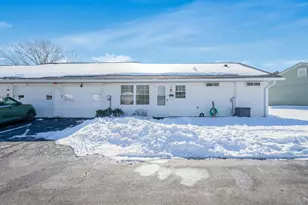 430 Falmouth Ct, Ridge, NY 11961 - Photo 2